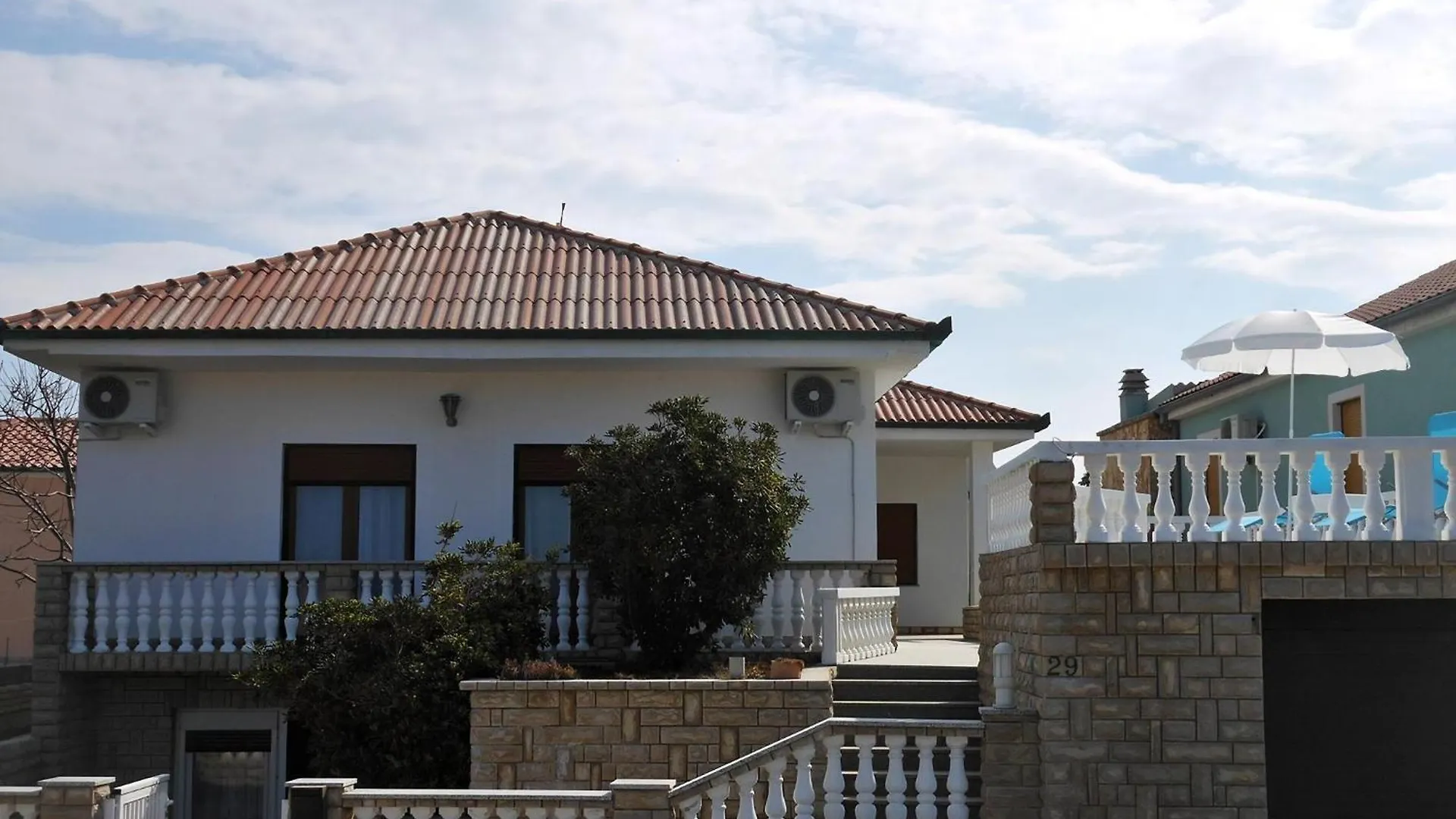 Ruhiges Ferienhaus Mit Traumhaftem Meerblick Razanac Holiday home